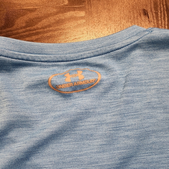Under Armour Tshirt - Picture 8 of 8